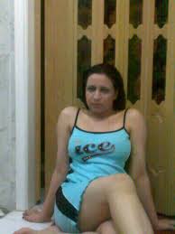 زوجي يهوي الجنس الجماعي.. أشعر أني في بيت دعارة زوجي يهوي الجنس الجماعي.. أشعر أني في بيت دعارة